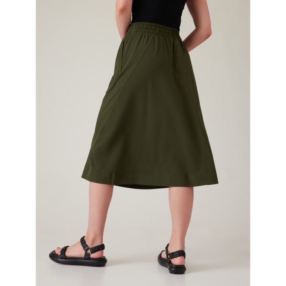Athleta • Arrival Skirt in Dark Green - Picture 4 of 10